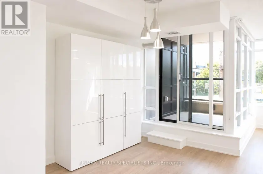 Apartment at 207 - 11 SUPERIOR AVENUE, Toronto