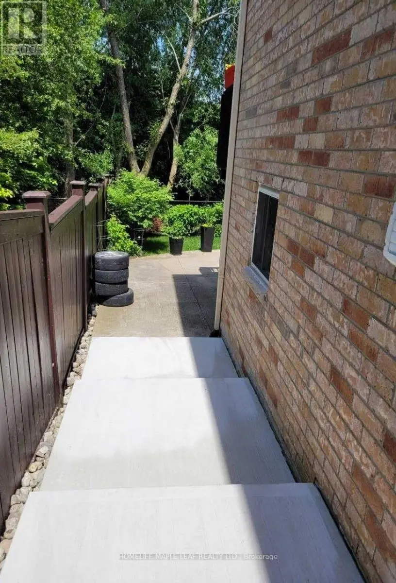 Detached at 19 FRESHSPRING DRIVE, Brampton