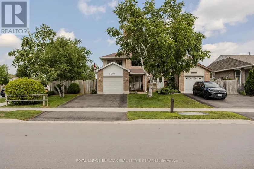 Semi-Detached/Link at 3094 AUTUMN HILL CRESCENT, Burlington