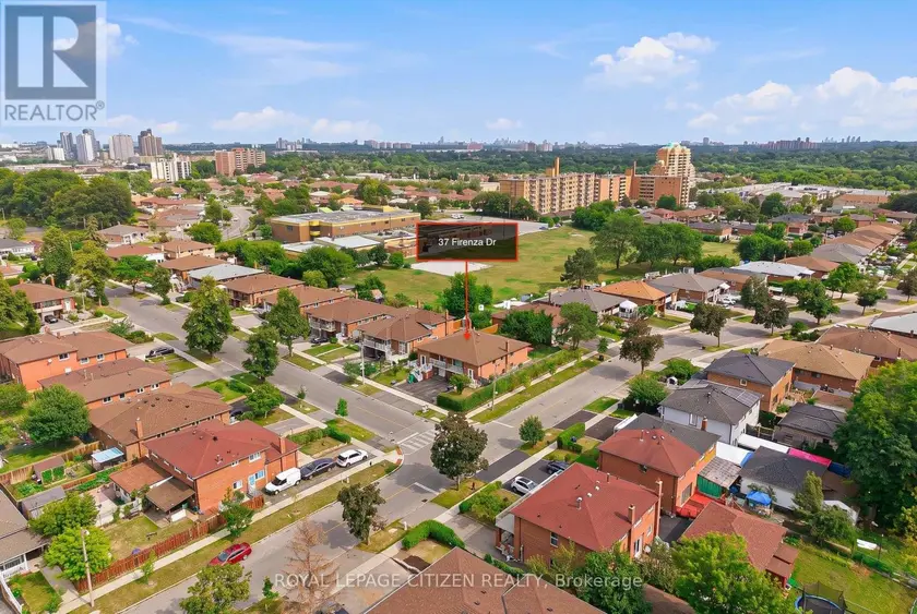 Semi-Detached/Link at 37 FIRENZA DRIVE, Toronto