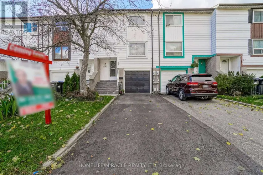Townhouse at 30 HOSKINS SQUARE, Brampton