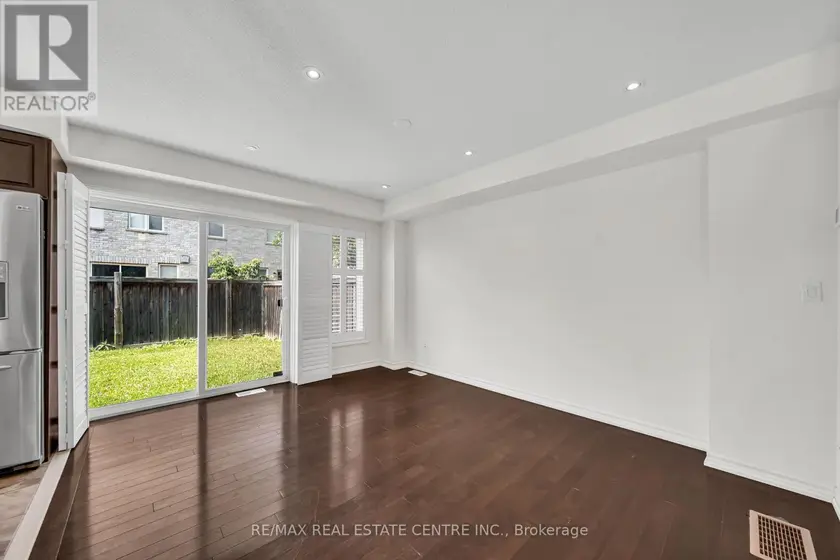 Multiplex at 4215 COLE CRESCENT, Burlington