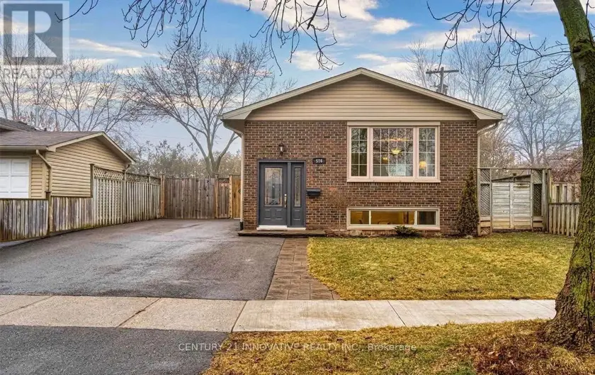 Detached at 586 CHAMBERLAIN ROAD, Burlington