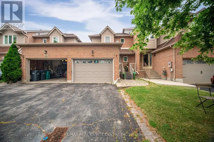 Townhouse at 40 LANGDALE CRESCENT, Brampton
