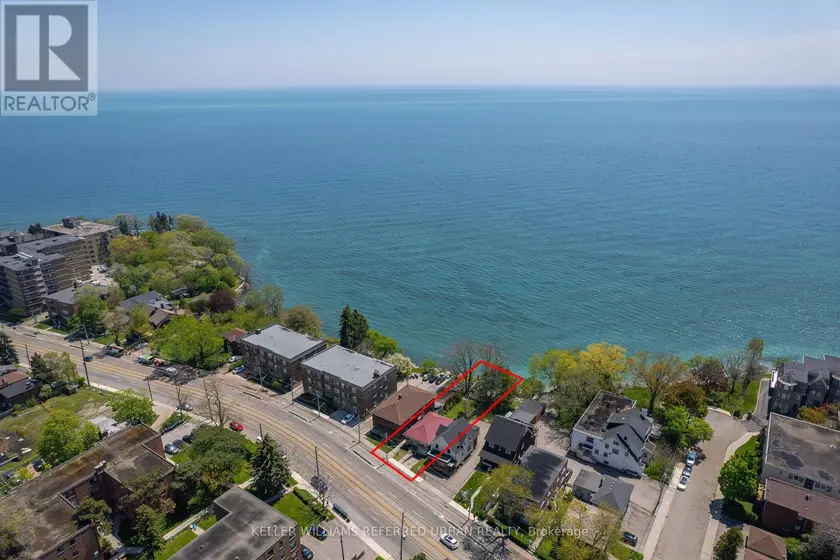 Detached at 2703 LAKE SHORE BOULEVARD W, Toronto