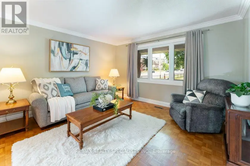 Detached at 330 HICKORY CIRCLE, Oakville