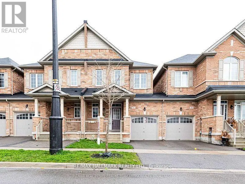 Townhouse at 32 KEMPENFELT TRAIL, Brampton
