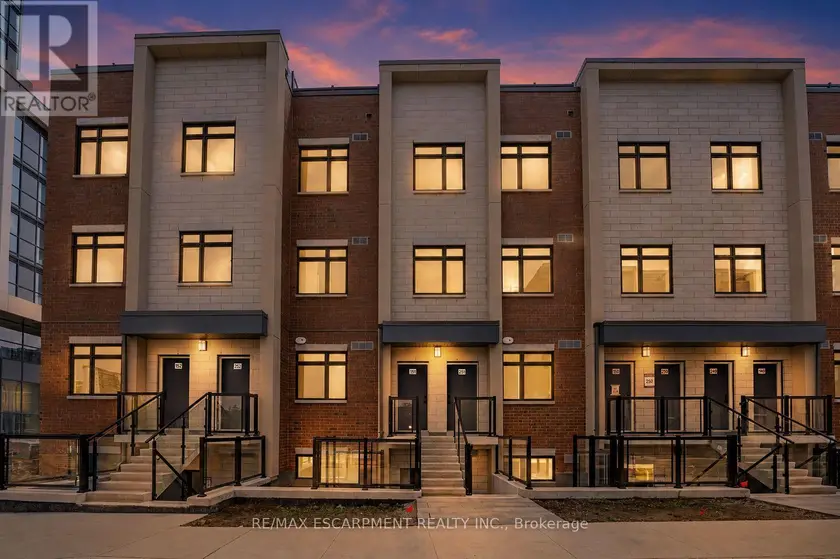 Townhouse at 251 - 1075 DOUGLAS MCCURDY COMMON, Mississauga