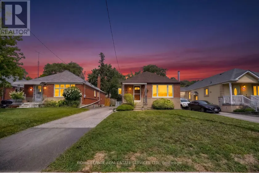Detached at 42 BLACK CREEK BOULEVARD, Toronto
