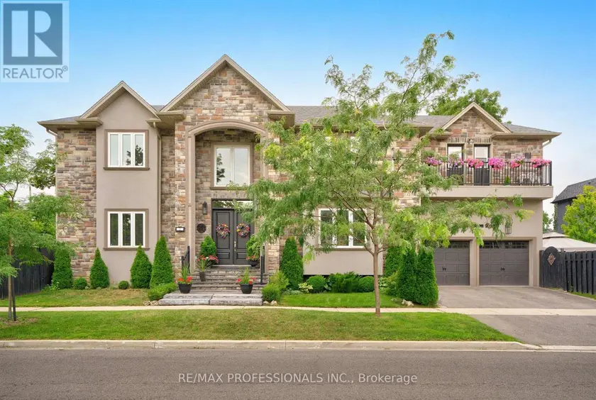 Detached at 2 CHARLESTON ROAD, Toronto