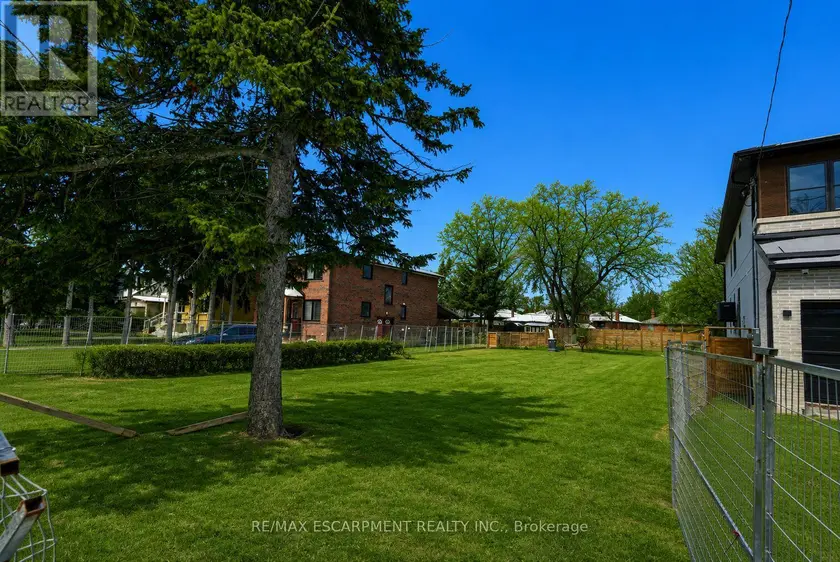 Vacant Land at 15 Broadview Ave, Mississauga