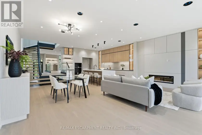 Detached at 957 HALLIDAY AVENUE, Mississauga