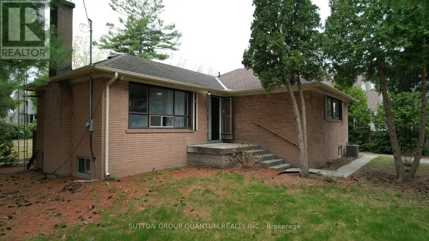 Detached at 394 MAPLEHURST AVENUE, Oakville