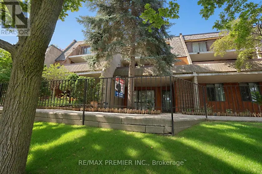 Townhouse at 51 - 1250 MISSISSAUGA VALLEY BOULEVARD, Mississauga