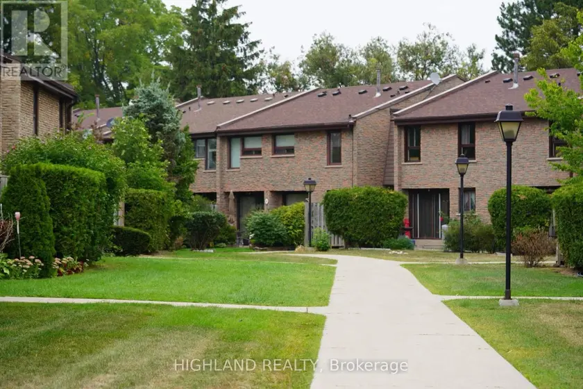 Townhouse at #86 - 2605 WOODCHESTER DRIVE, Mississauga