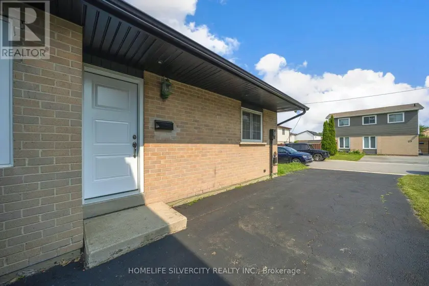 Detached at 3 HAPSBURG SQUARE, Brampton
