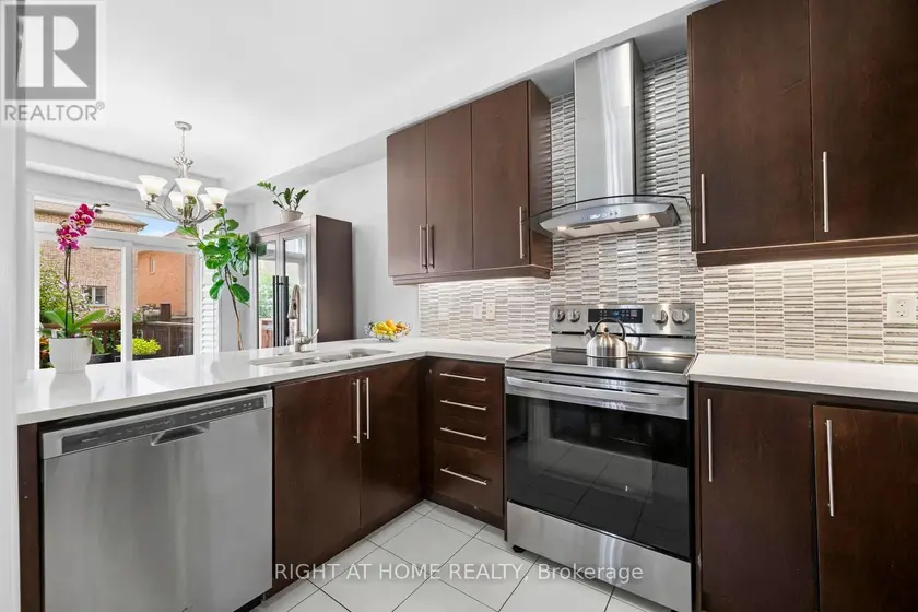 Townhouse at 41 COASTLINE DRIVE, Brampton