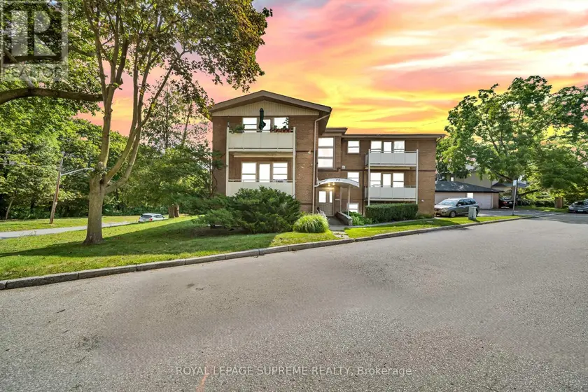 Multiplex at 4 - 135 KINGSWAY CRESCENT, Toronto