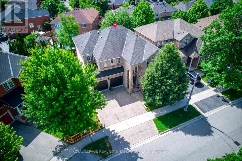 Detached at 2249 GLAZEBROOK CIRCLE, Oakville