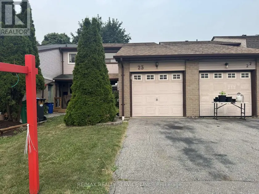 Townhouse at 23 SCOTTSDALE COURT, Brampton