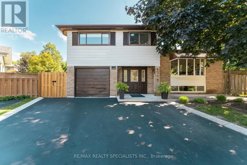 Detached at 1319 SHERWOOD COURT, Burlington
