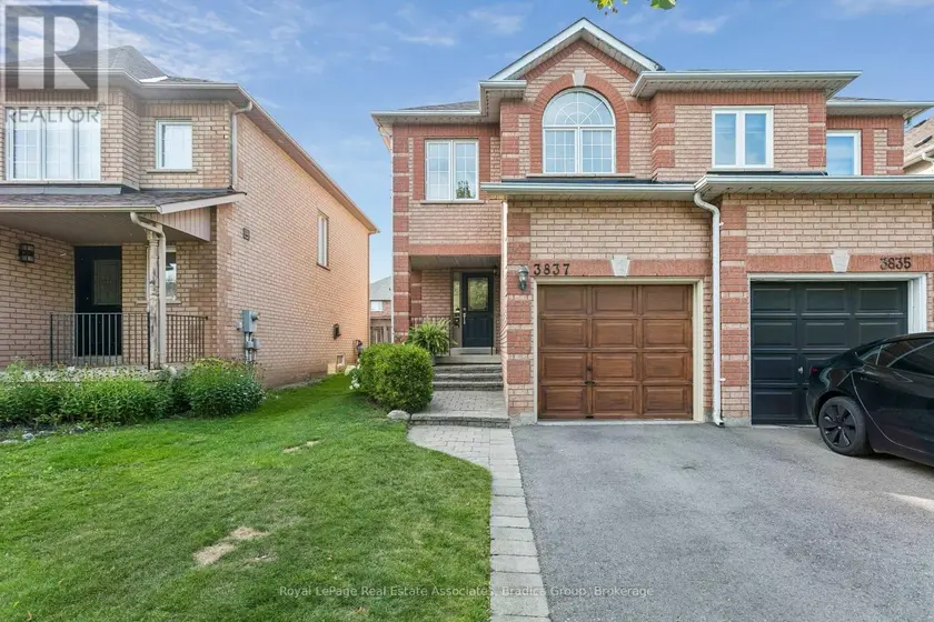 Semi-Detached/Link at 3837 FOREST BLUFF CRESCENT, Mississauga