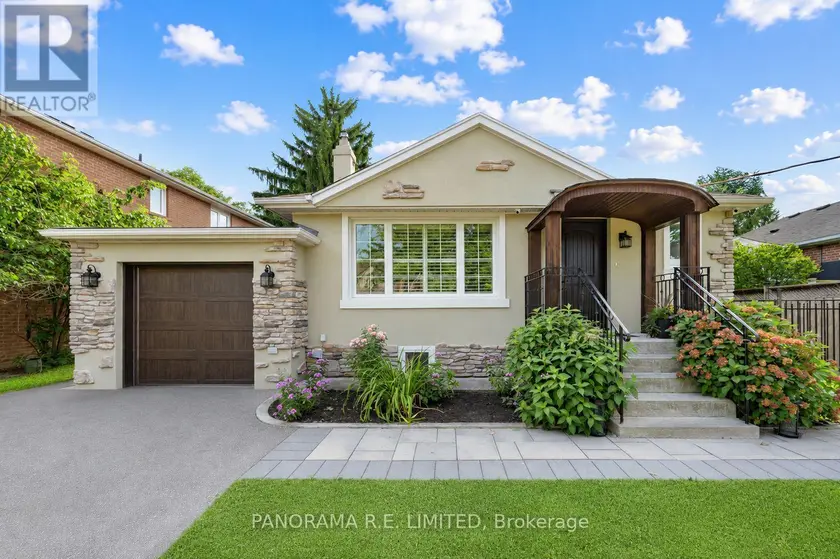 Detached at 14 AGAR CRESCENT, Toronto