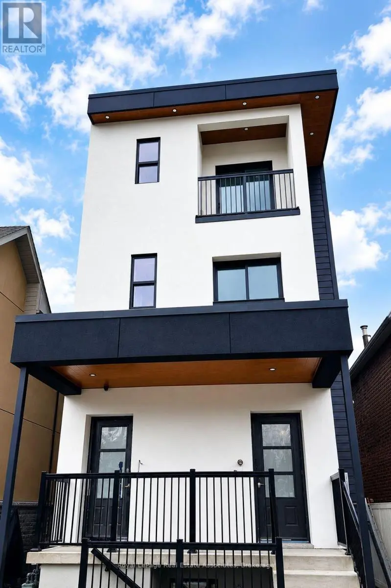 Multiplex at 5 SFN - 17 WHITE AVENUE, Toronto