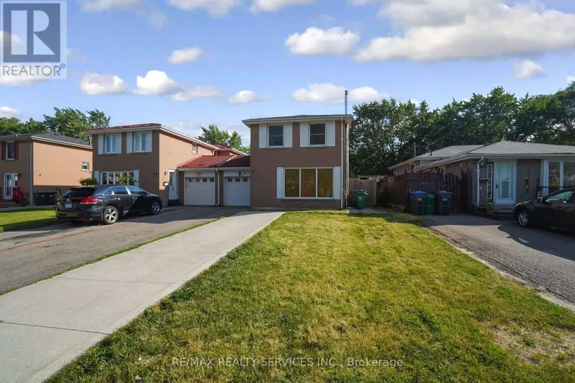 Semi-Detached/Link at 79 CLOVERDALE DRIVE, Brampton