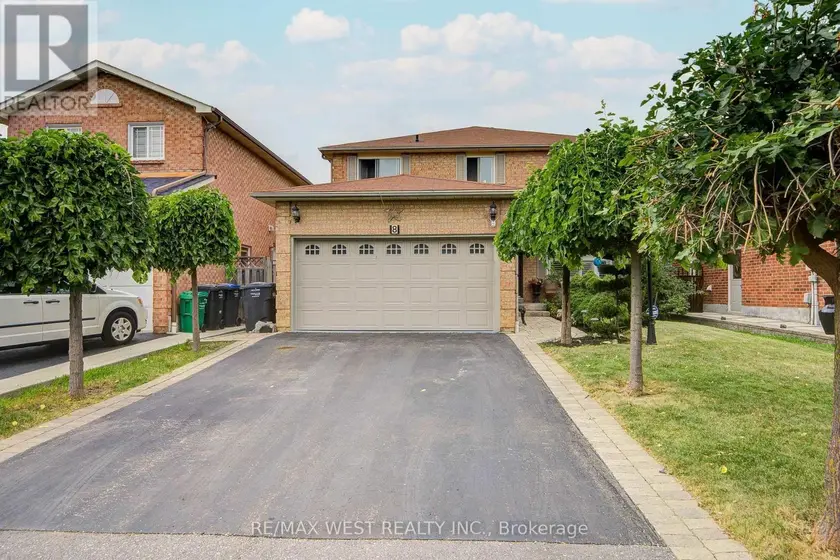 Detached at 8 BALLYCASTLE CRESCENT, Brampton