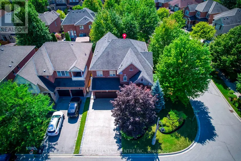 Detached at 290 DUSKYWING WAY, Oakville