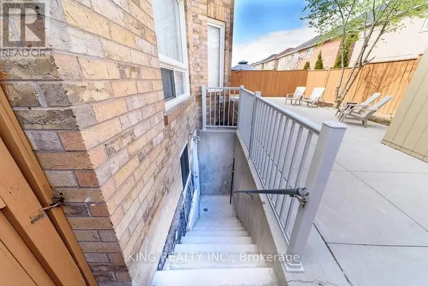 Detached at BASEMENT - 8 FERNCROFT PLACE, Brampton