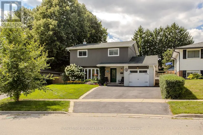 Detached at 2124 SANDRINGHAM DRIVE, Burlington