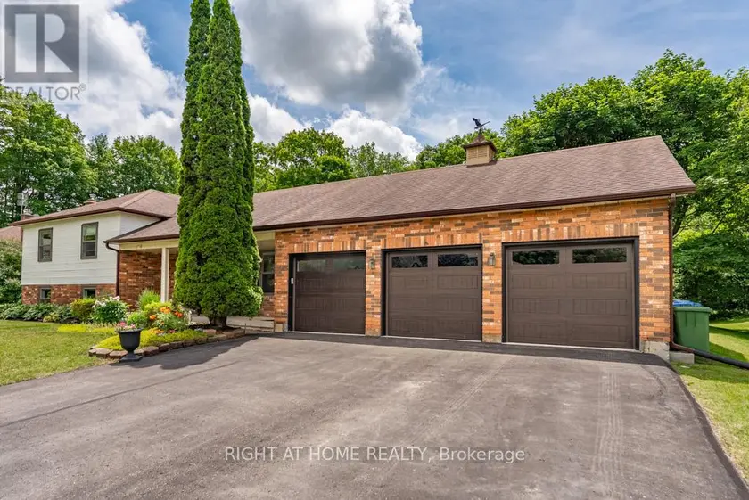 Detached at 16 SNOWBERRY COURT, Caledon