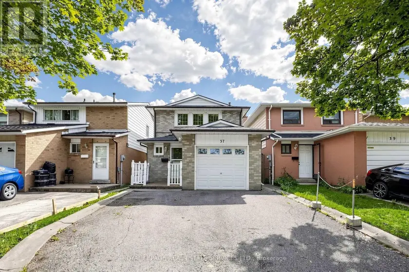 Detached at 37 WOODSVIEW AVENUE, Toronto