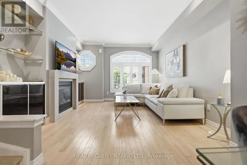 Townhouse at 39 LOBO MEWS, Toronto