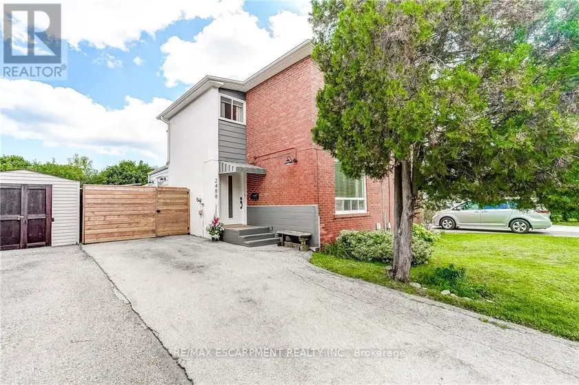 Semi-Detached/Link at 2488 BROOKHURST ROAD, Mississauga