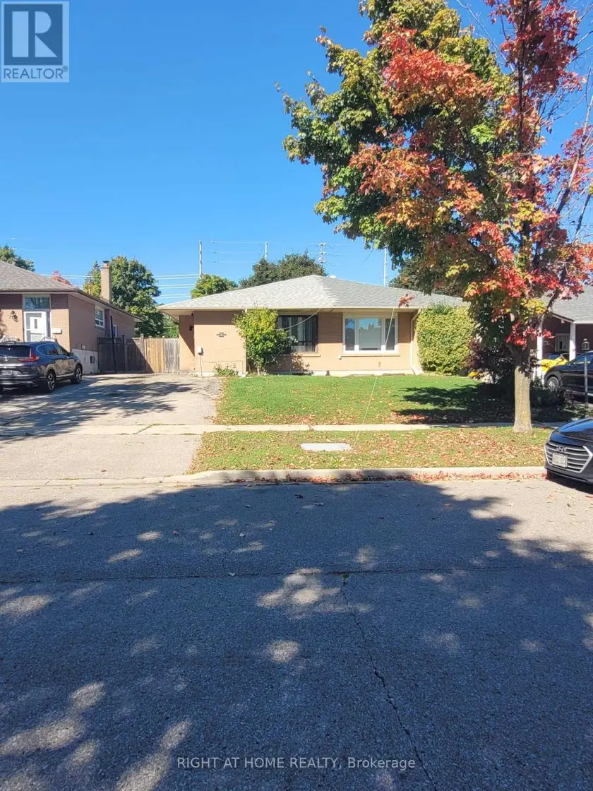 Semi-Detached/Link at 2415 PADSTOW CRESCENT, Mississauga