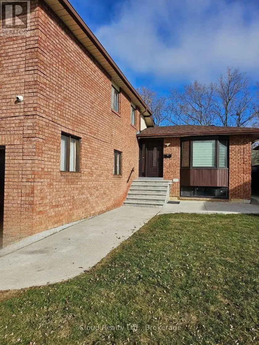 Detached at UPPER - 61 HULL STREET, Mississauga