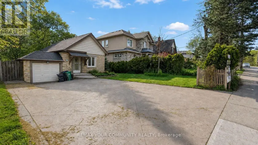 Detached at 39 SOUTH KINGSWAY, Toronto
