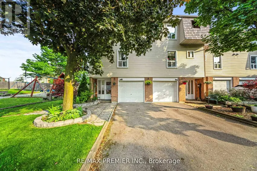 Townhouse at 120 ELLERSLIE ROAD, Brampton
