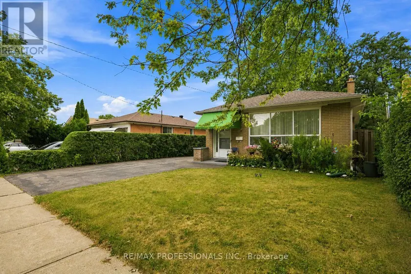 Detached at 14 DASHWOOD CRESCENT, Toronto
