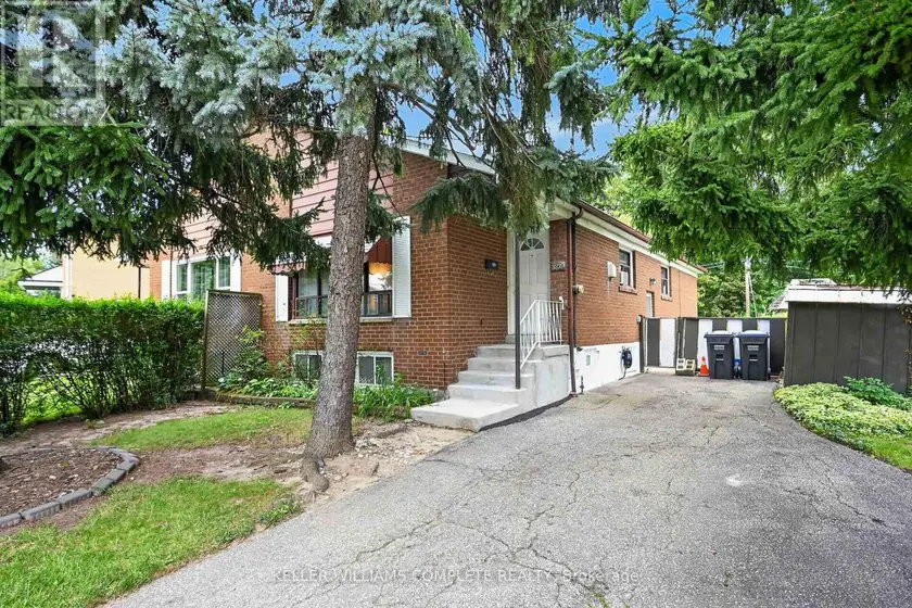 Semi-Detached/Link at 3239 QUEEN FREDERICA DRIVE, Mississauga