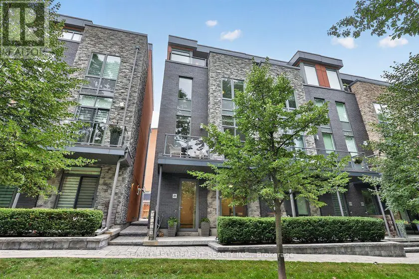 Townhouse at 21 GODFREYS LANE, Mississauga