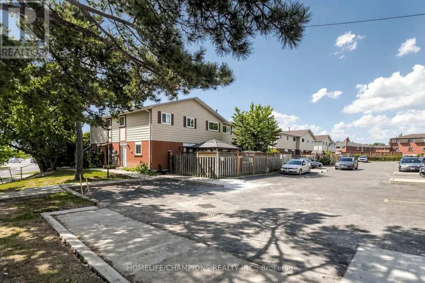 Townhouse at 18 - 18 SAN VITO WAY, Toronto