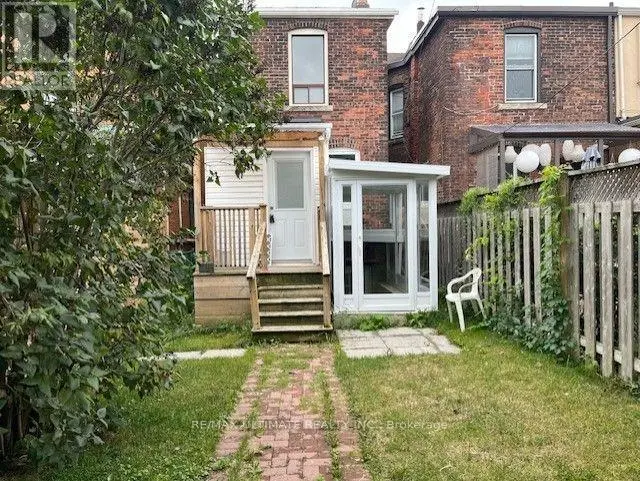 Townhouse at LOWER - 10 HIBERNIA AVENUE, Toronto