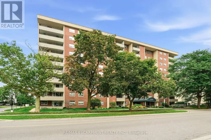 Apartment at 203 - 1415 GHENT AVENUE, Burlington