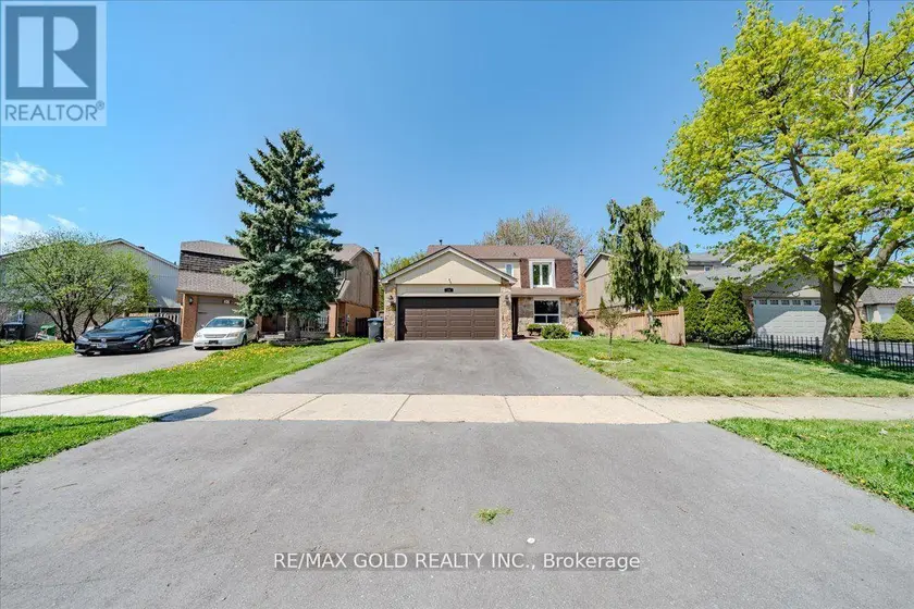 Detached at 18 MARKHAM STREET, Brampton
