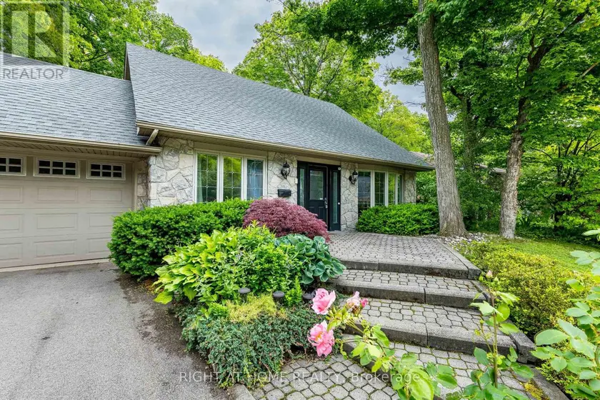 Detached at 1941 FOUR SEASONS DRIVE, Burlington