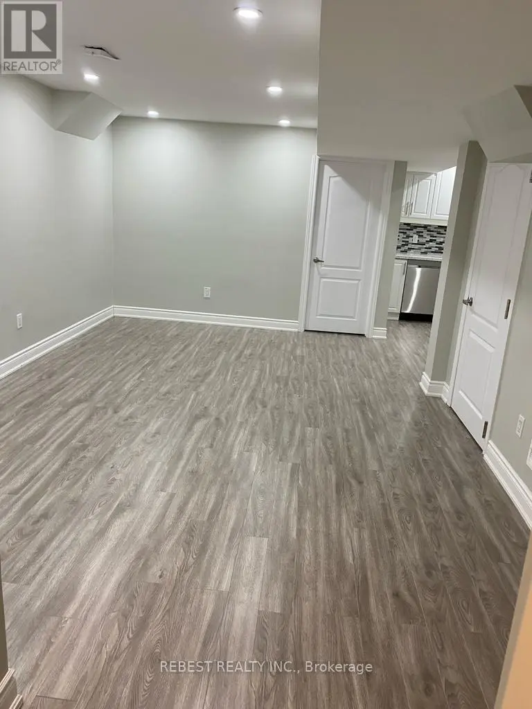 Semi-Detached/Link at BSMT - 20 ISLE ROYAL TERRACE, Brampton